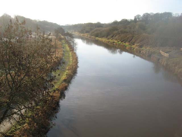 River Weaver upstream from Hartford... © Dr Duncan Pepper cc-by-sa/2.0 ...