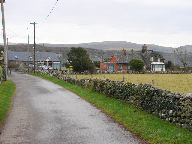 Lane approaching Dyffryn Ardudwy railway... © John Lucas cc-by-sa/2.0 ...