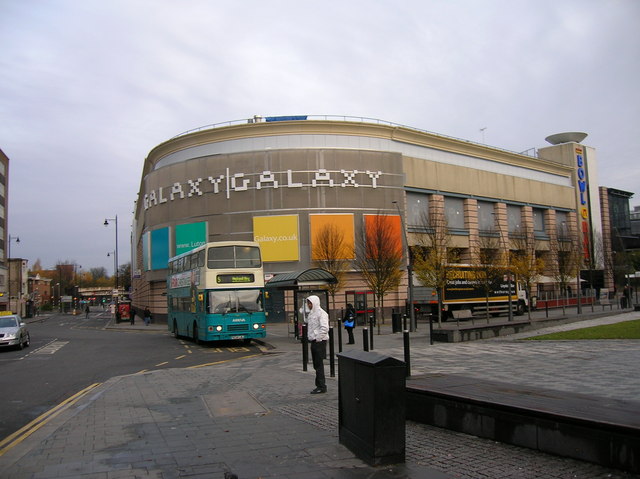 Luton Galaxy centre © Alby :: Geograph Britain and Ireland