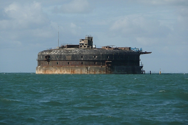 Horse Sand Fort © Graham Horn :: Geograph Britain and Ireland