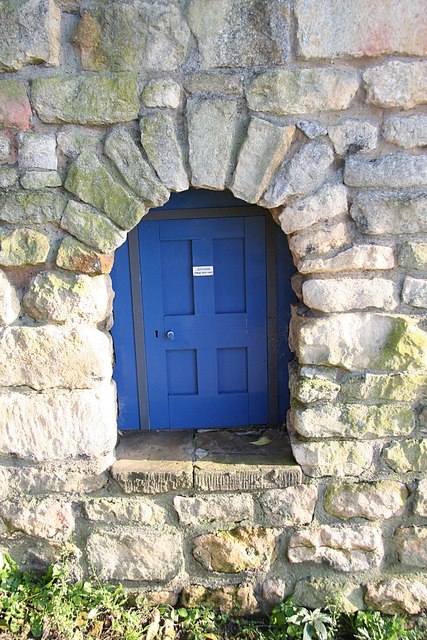 Diminutive doorway