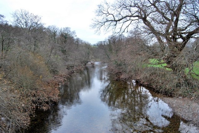 Upstream from Staverton Bridge © Paul Hutchinson cc-by-sa/2.0 ...