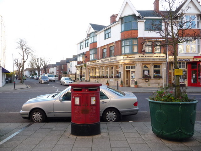 Southbourne: postbox № BH6 132, Southbourne Grove