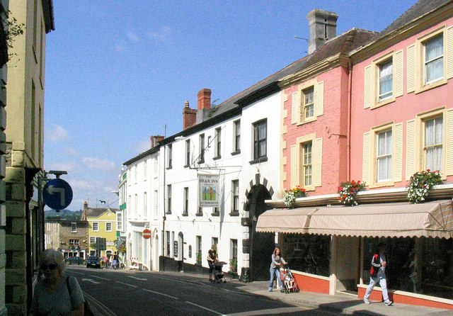 Wincanton Highstreet with the Bear former coaching inn (the white building) in the centre.