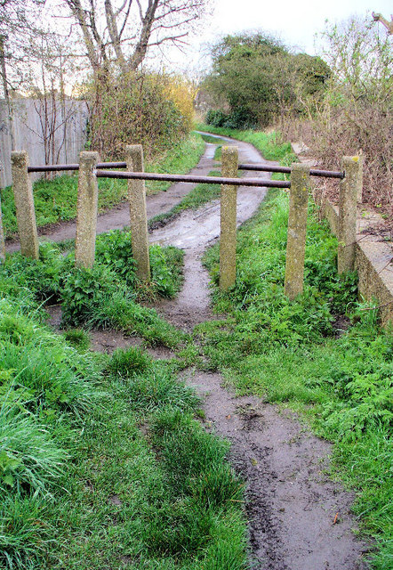 Stile by Ray Road Allotments on footpath alongside River Mole