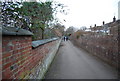 Footpath behind the houses on Rivermead Rd