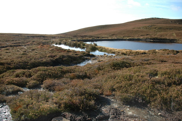 Dam and outlet, An Dubh Lochan