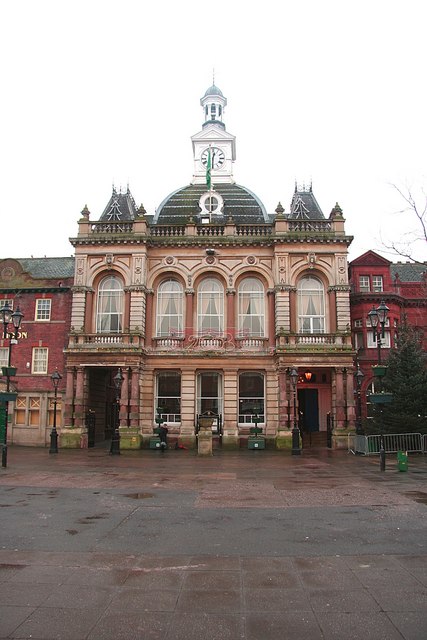 Retford Town Hall © Richard Croft cc-by-sa/2.0 :: Geograph Britain and ...