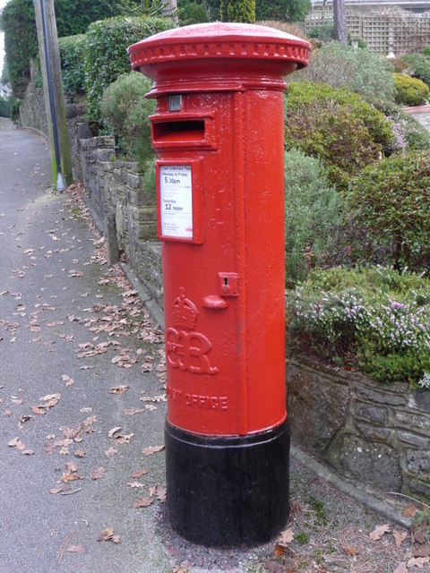 Canford Cliffs: Edward VIII postbox, Links Road