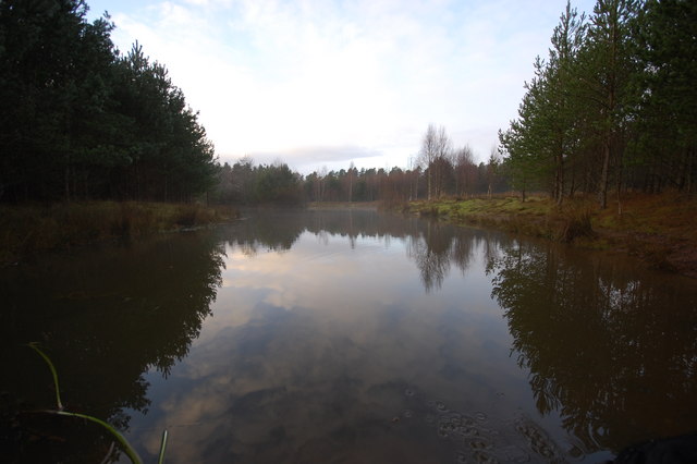 Gravel Pit Pond © Richard Holliday cc-by-sa/2.0 :: Geograph Britain and