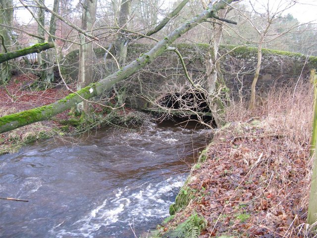 Bridge over Glencorse Burn © M J Richardson :: Geograph Britain and Ireland