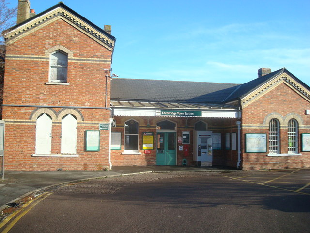 Edenbridge Town Station © Stacey Harris :: Geograph Britain and Ireland