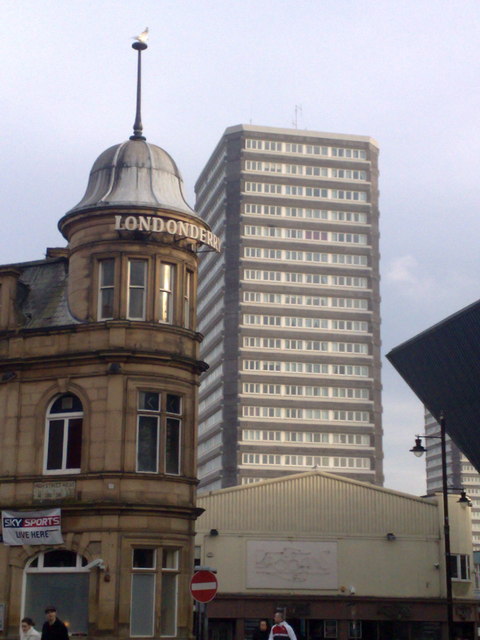 Londonderry pub in Sunderland, with multistorey flat in background