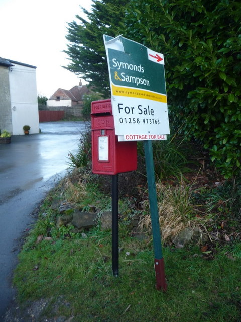 Fiddleford: postbox № DT10 81