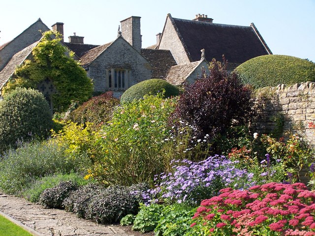 Garden and house at Lytes Cary Manor