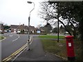 SZ2093 : Highcliffe: postbox № BH23 22, Hinton Wood Avenue by Chris Downer