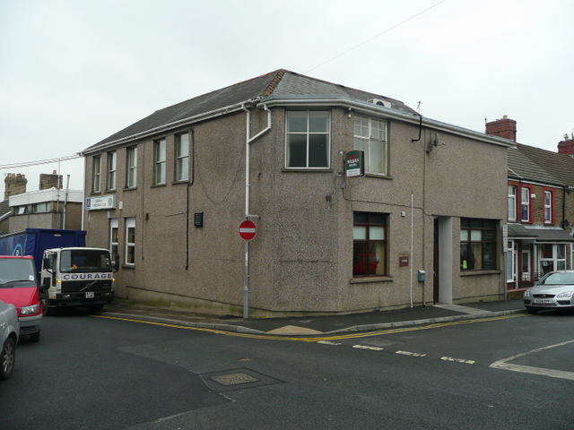 Caerphilly Cons Club © Jonathan Billinger :: Geograph Britain and Ireland