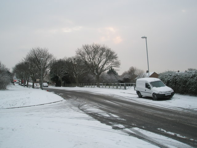 Junction of a snowy Lime Grove and Leominster Road
