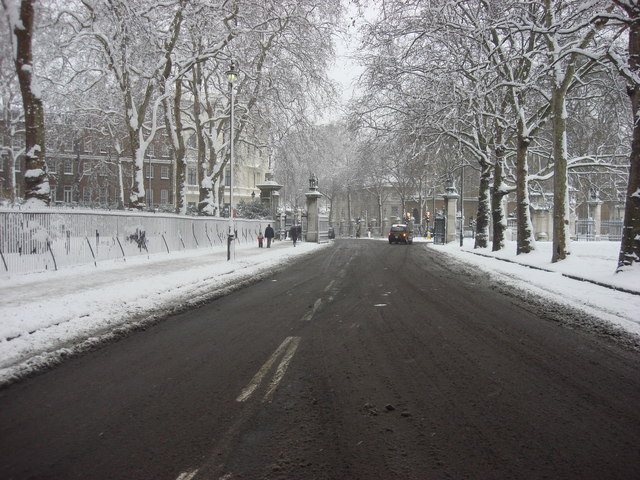 Birdcage Walk © Oxyman cc-by-sa/2.0 :: Geograph Britain and Ireland