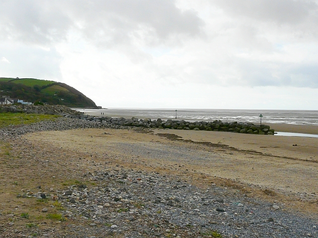 Groyne on Ferryside beach © Rose and Trev Clough :: Geograph Britain ...