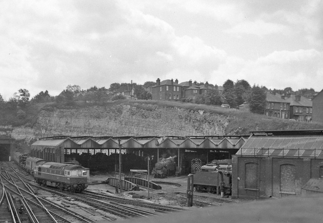 Guildford roundhouse © Ian Taylor cc-by-sa/2.0 :: Geograph 