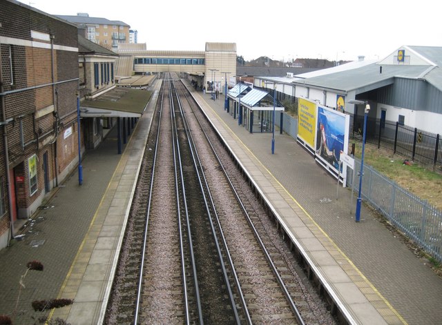 Feltham Railway Station 1 Nigel Cox Cc By Sa 2 0 Geograph   1159906 37ce76d8 