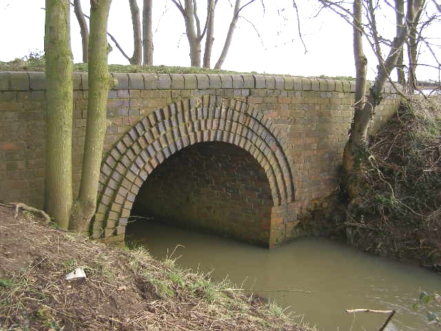 Culvert bridge for former railway... © Brian Green cc-by-sa/2.0