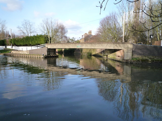 Grand Union Canal at the confluence with the River Brent
