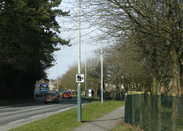 2009 : Looking north on Hungerdown Lane, Chippenham