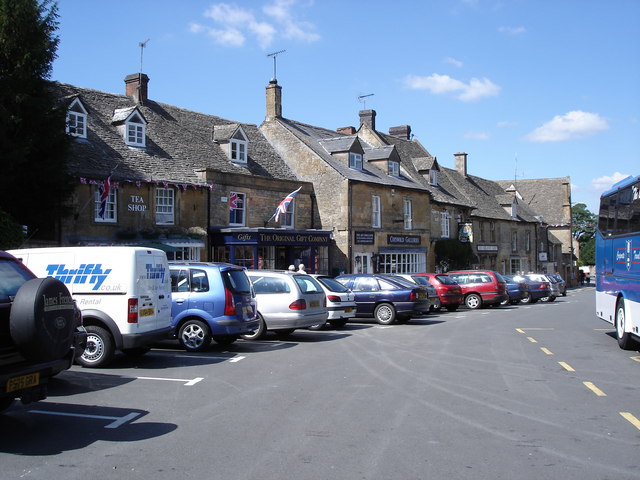 Stow-on-the-Wold - shops by the Market Square