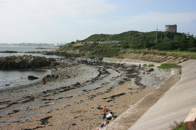 Batten Bay © Adrian Platt cc-by-sa/2.0 :: Geograph Britain and Ireland