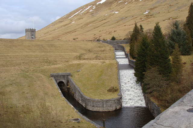 Beacons Reservoir dam, with spillway in full spate