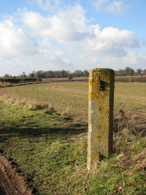 Concrete gatepost without gate