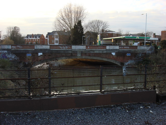Bridge carrying Hampton Court Way over the River Ember