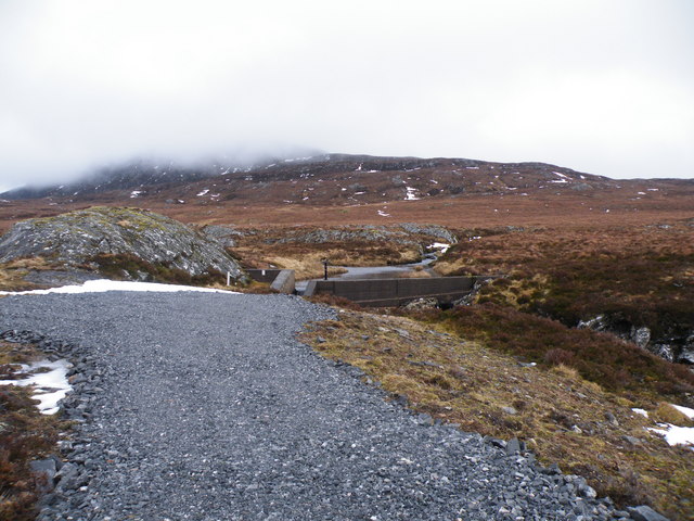 End of Allt Loch an t-Sionnaich Track beside Dam