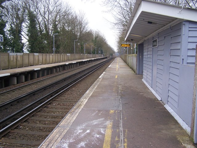 Platform 1 on East Malling Station © David Anstiss cc-by-sa/2.0 ...