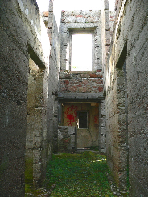 Bunbeg Harbour Road - Interior of derelict house