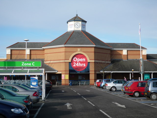 Tesco supermarket at Bulls Bridge © J Taylor cc-by-sa/2.0 :: Geograph ...