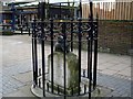 Monument and Pub - "The Whittington Stone"