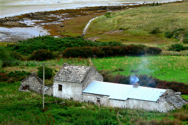 Meenlaragh - Building at west side of Ballyness Bay