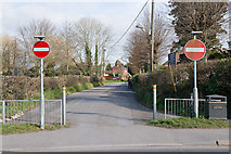 SU4918 : Vestigial road next to St Thomas's Church, Fair Oak by Peter Facey