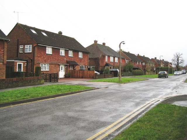 Horley: Crescent Way