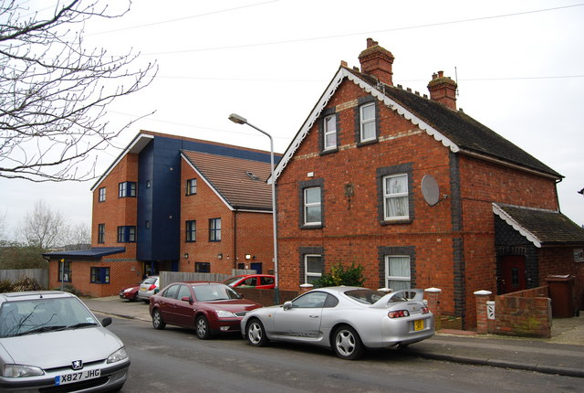 Victorian house & modern flats, side by side, Colebrook Rd
