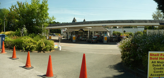 Newton Abbot : Trago Mills Petrol Filling Station