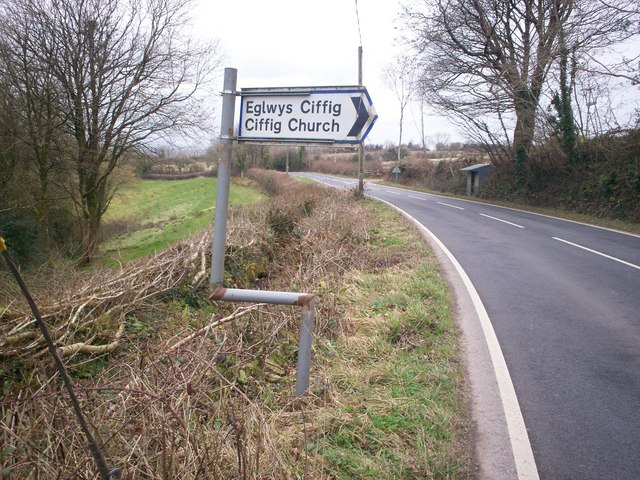 Bendy sign pointing to Ciffig Church