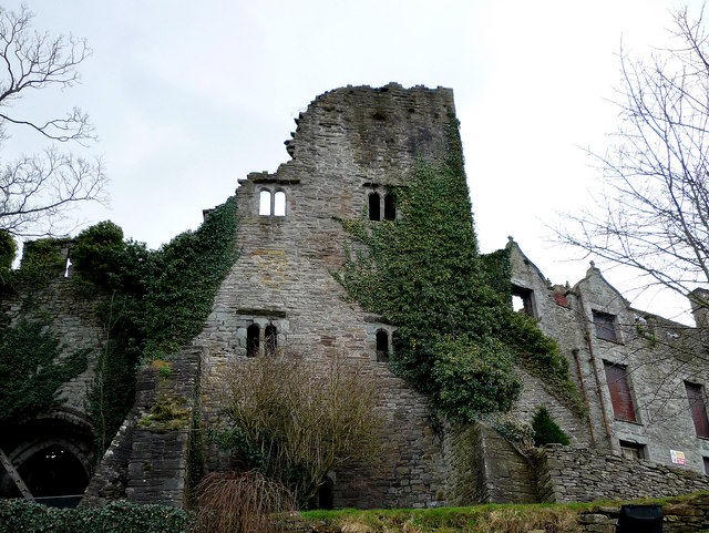 Derelict castle in Hay-on-Wye © Linda Billinger cc-by-sa/2.0 ...