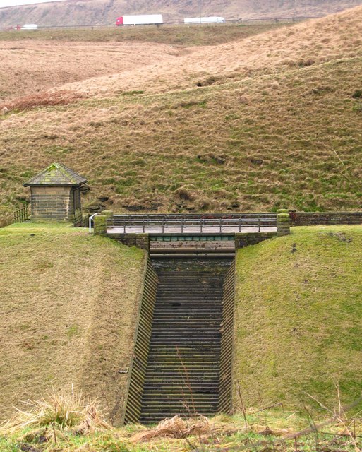 Spa Clough Reservoir © David Rogers cc-by-sa/2.0 :: Geograph Britain ...