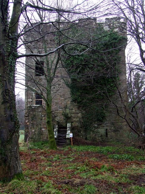 Inverkip Castle © Thomas Nugent :: Geograph Britain And Ireland