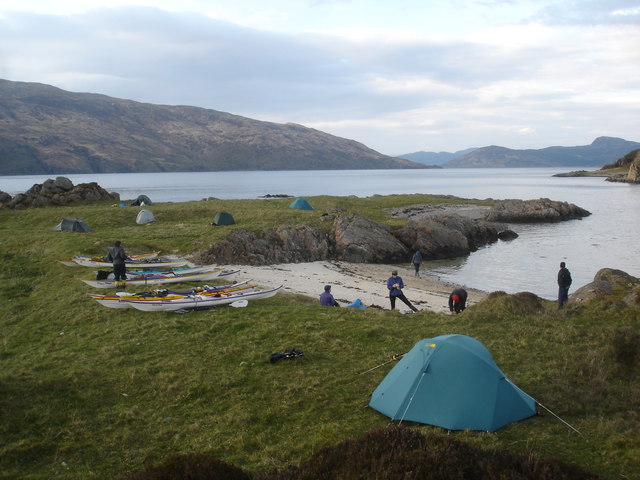 Sandaig Islands camp © Andy Waddington cc-by-sa/2.0 :: Geograph Britain ...