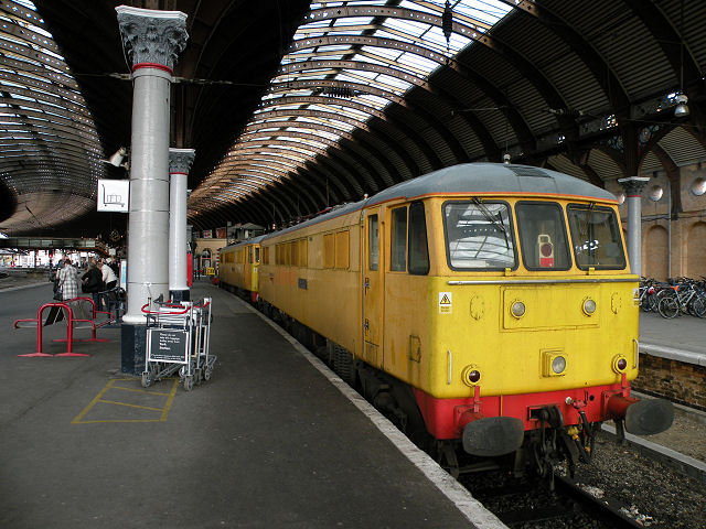 Mobile load-bank testing locos at York Station
